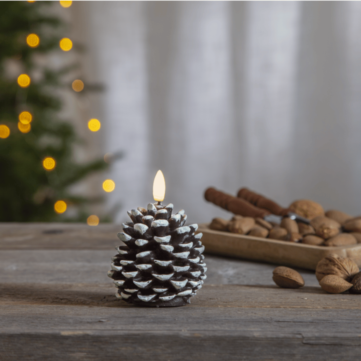 Pinecone LED Candle – Brown, 8 x 10.5 cm