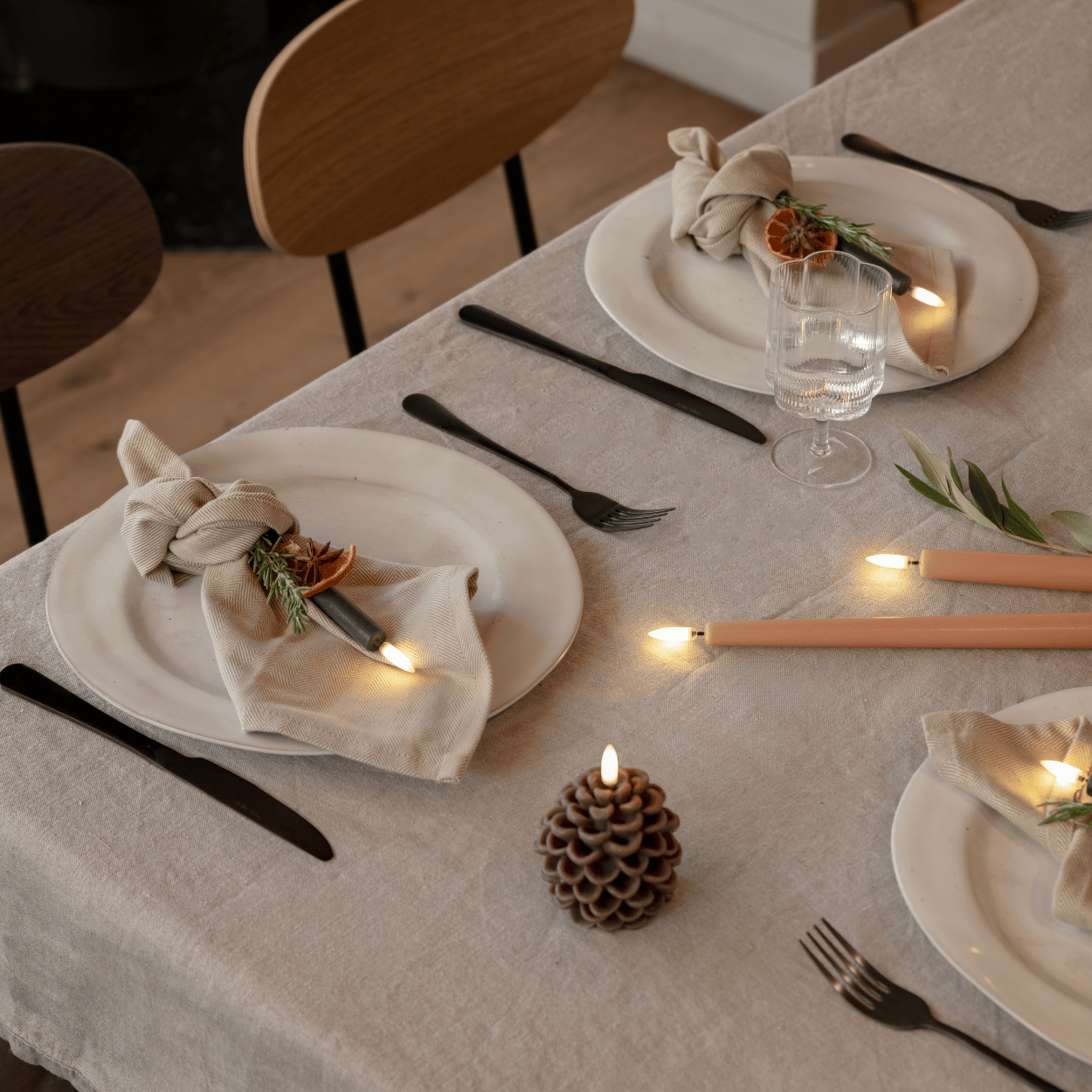 Uyuni Dennenappel LED Kaarsen Set – Bruin & Nordic White
