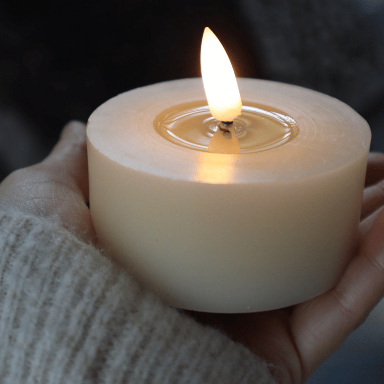 Set of 4 tea lights with melting bath effect, Beige and Mole, 7x5.5 cm