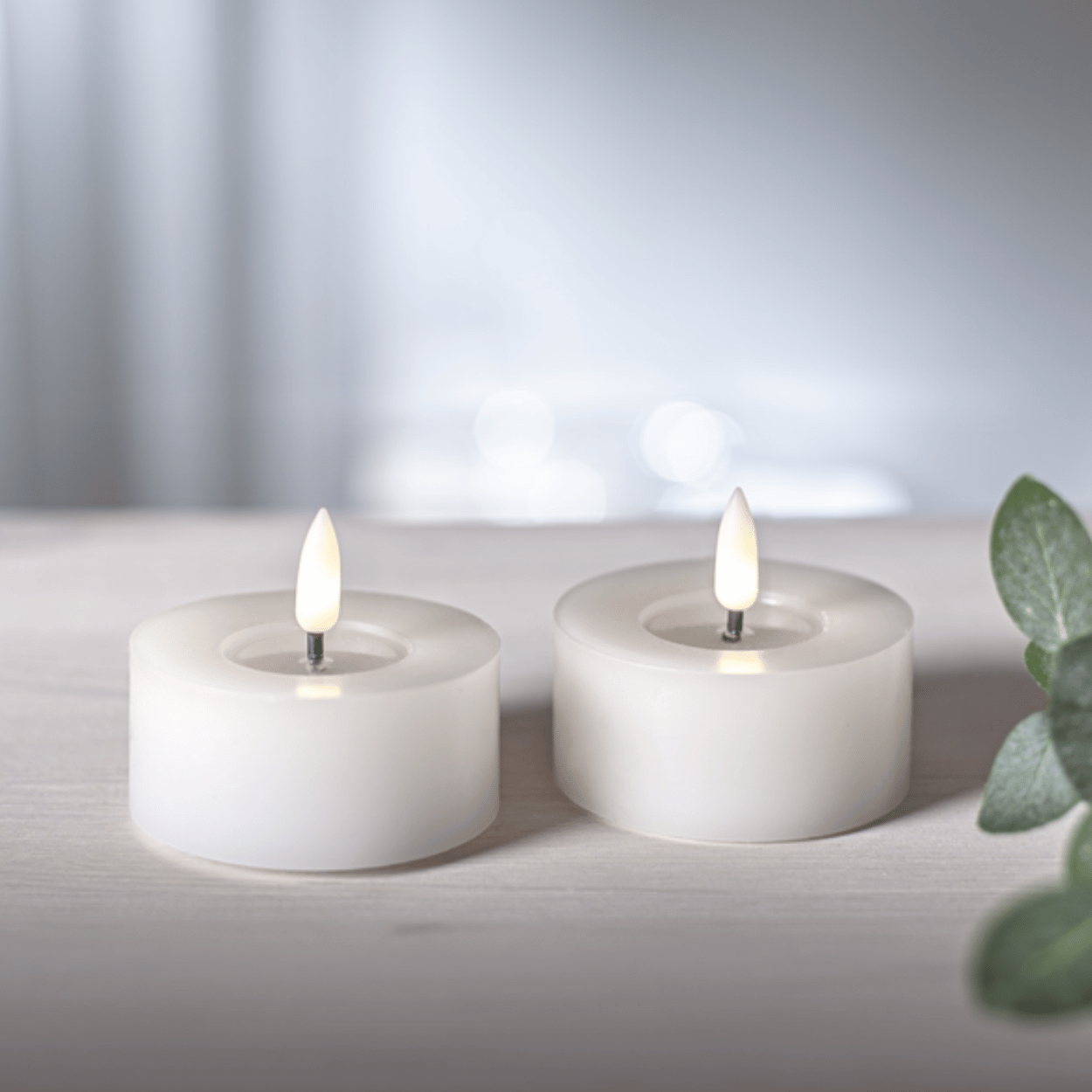 Set of 4 tea lights with melting bath effect, White and Green, 7x5.5 cm