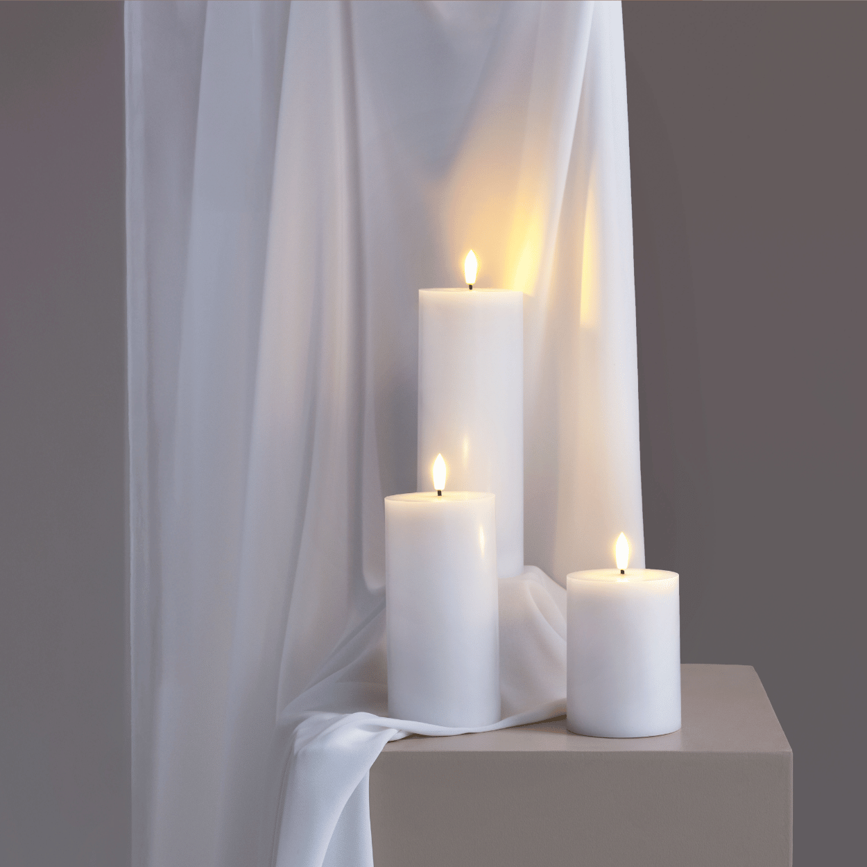Moods & More 3er-Set LED-Stumpenkerzen – Seidenweiß
