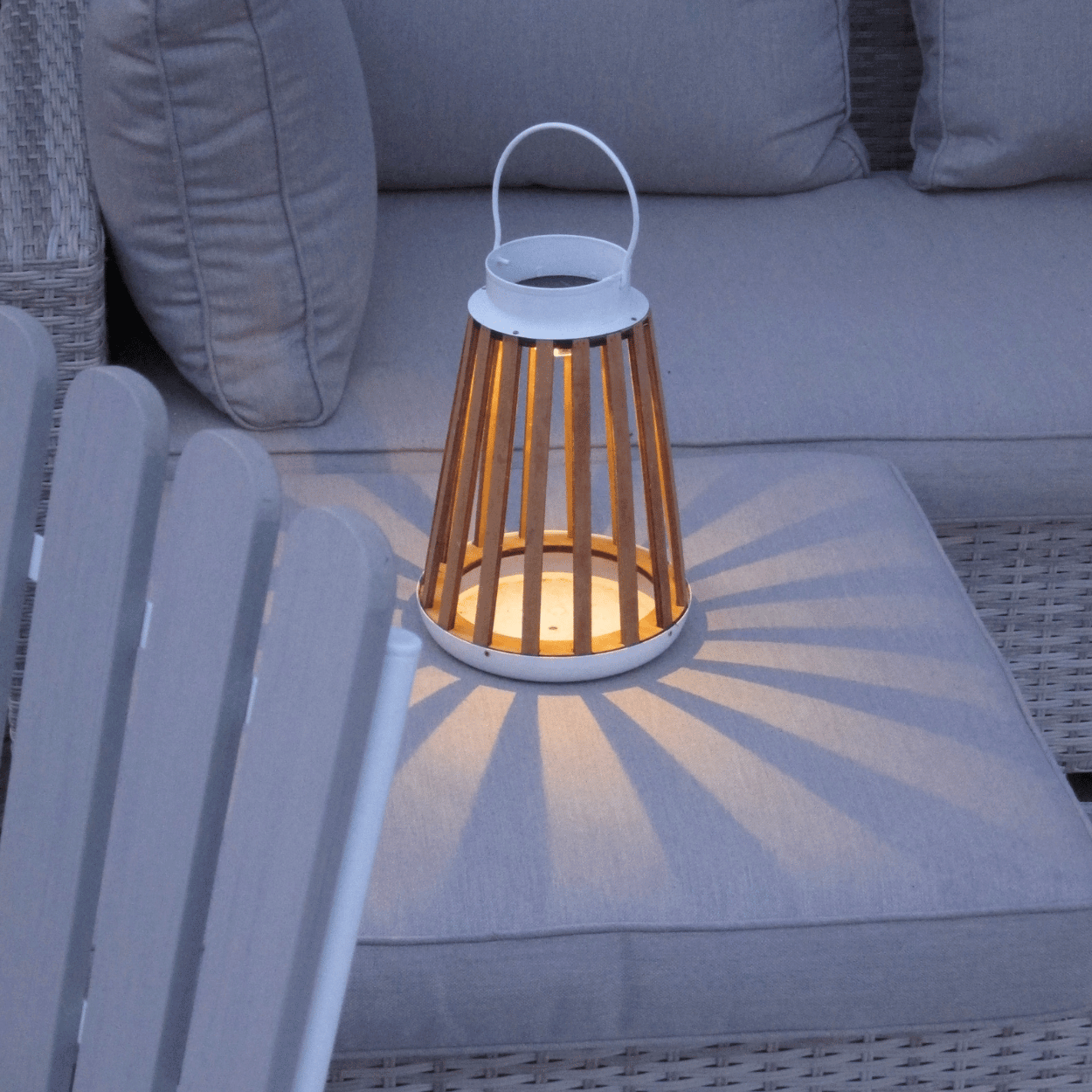 Solar Lantern Catania – White/Beige – 19x28 cm – Solar Garden Lighting