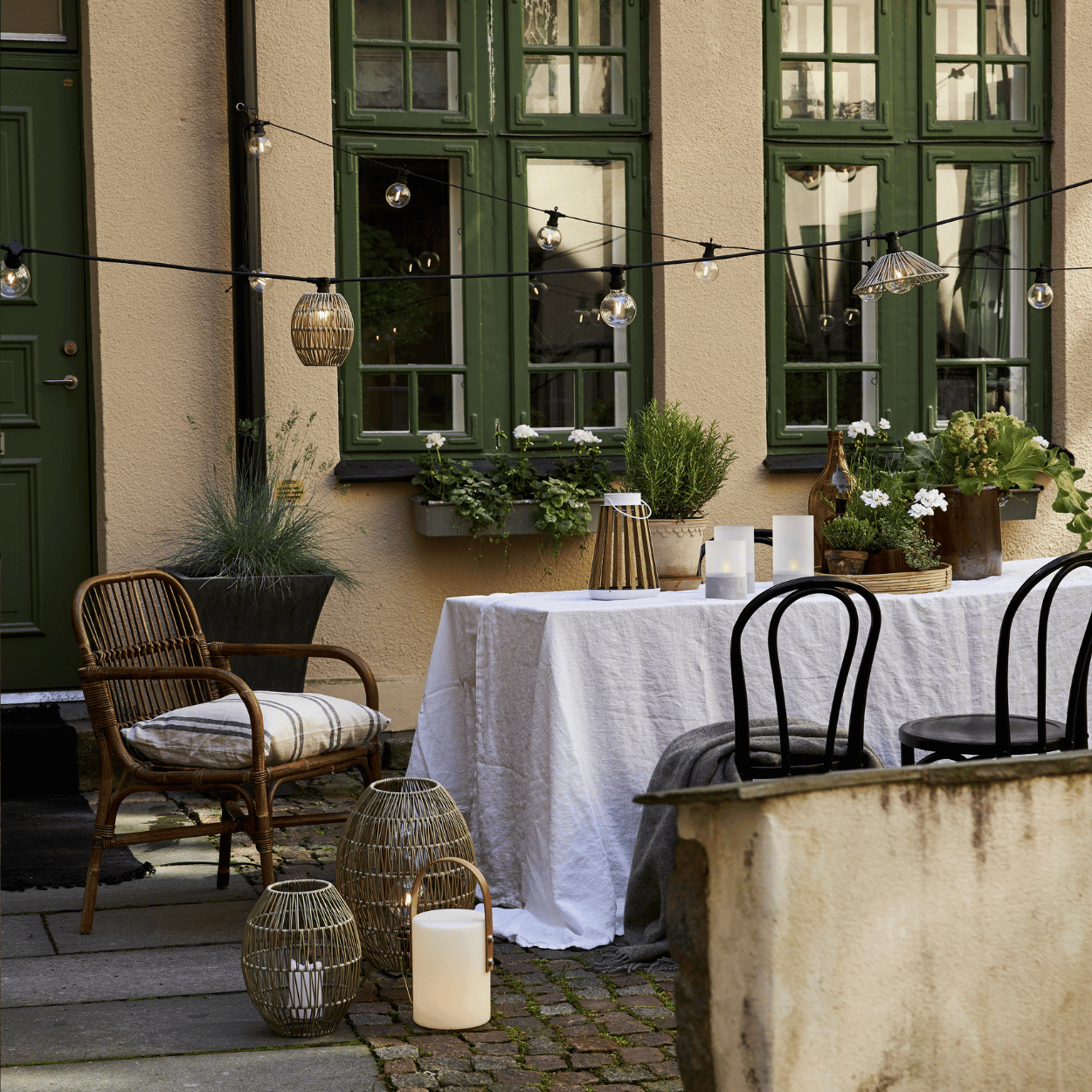 Solar Lantern Catania – White/Beige – 19x28 cm – Solar Garden Lighting