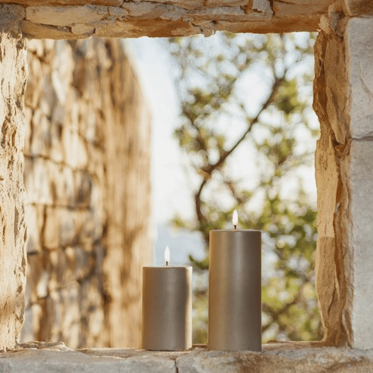 Uyuni Buiten LED stompkaars, Zandsteen, 7,8x12,7 cm