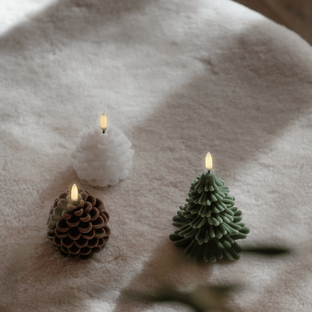 Uyuni LED Kerstboomkaars – Olijfgroen, 9x12 cm
