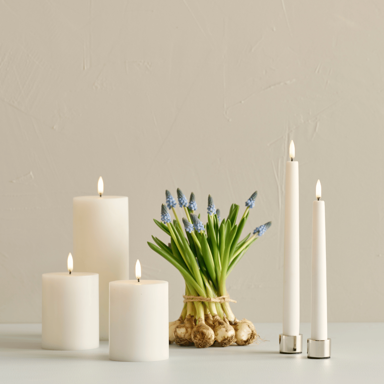 Uyuni LED-Stumpenkerze, nordisches Weiß, rustikal, 7,8 x 20 cm