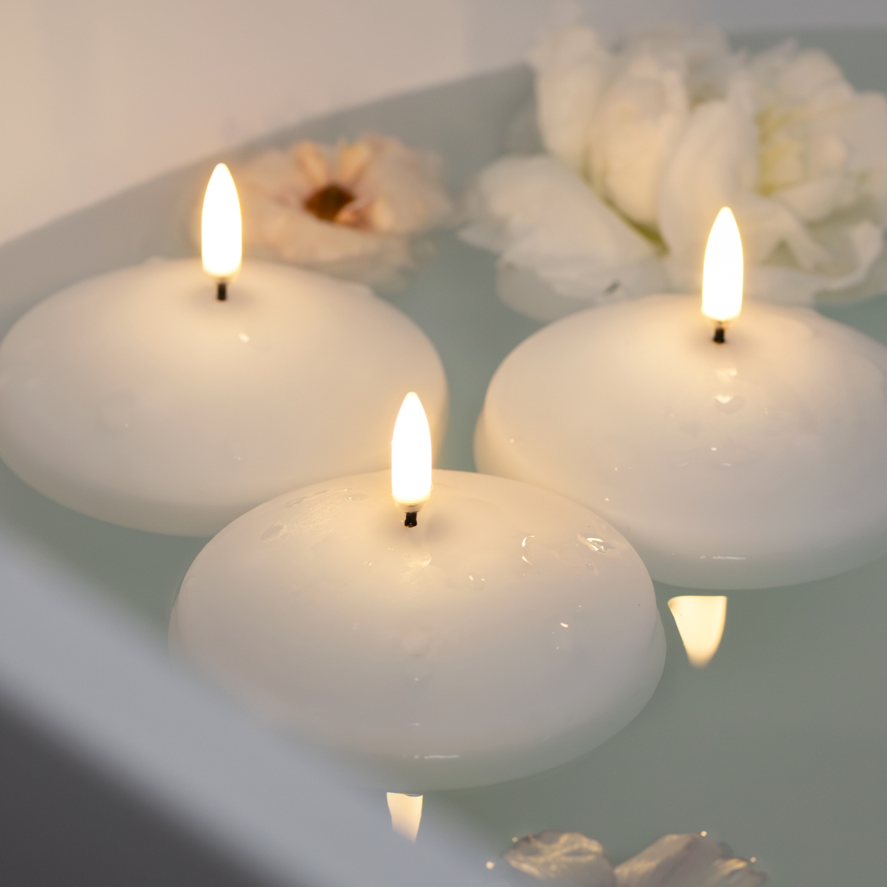 Uyuni LED floating candle – White – 9x4 cm