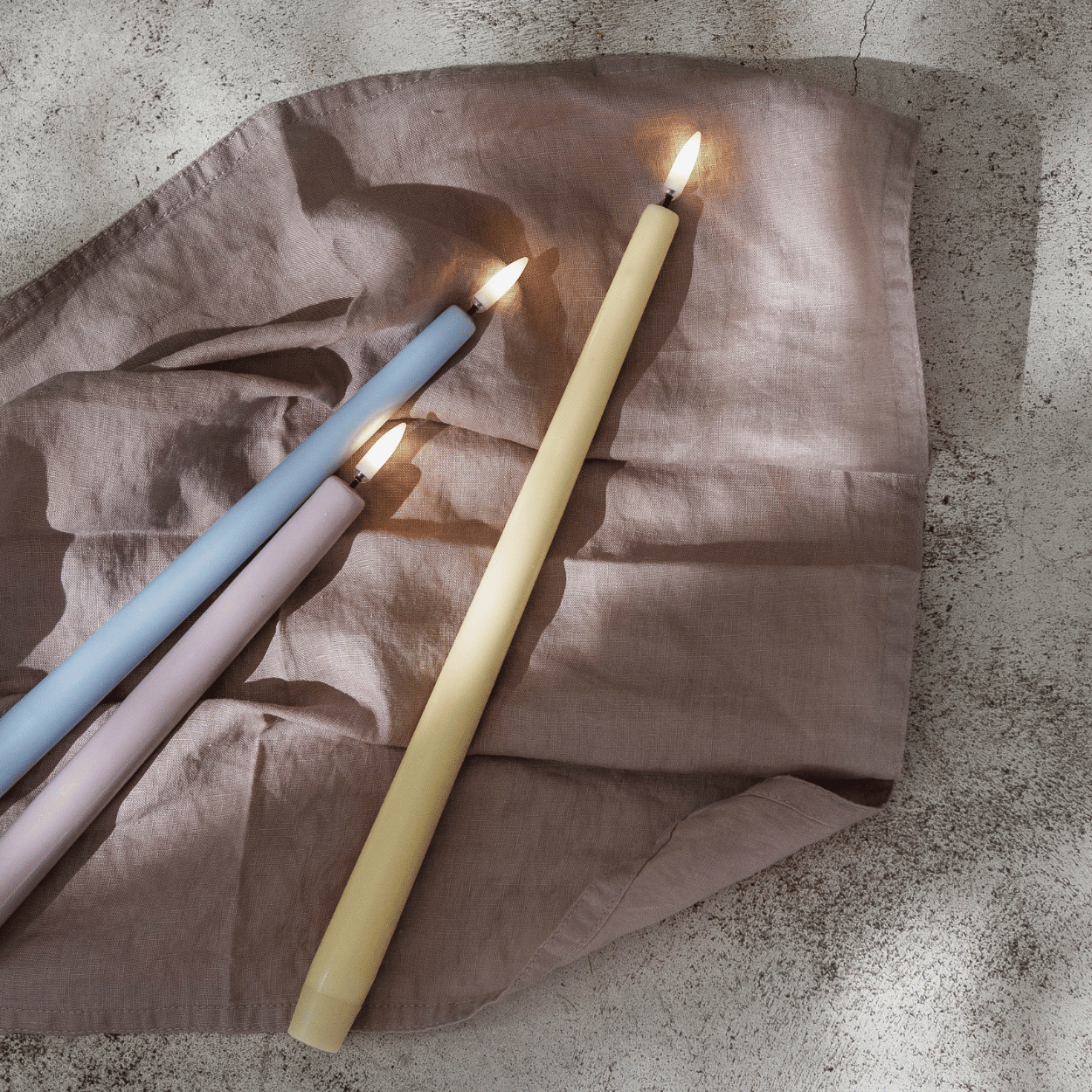 Uyuni LED slanke dinerkaars, Wheat Yellow, Glad, 2 stuks, 2,3x32 cm