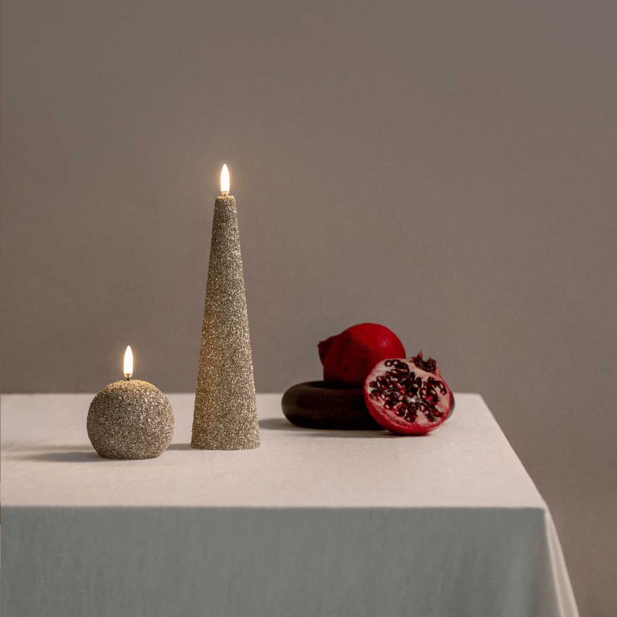 Uyuni Sneeuwbal LED Kaarsen Set – Nordic White & Champagne Glitter – 2 stuks – 7x7 cm