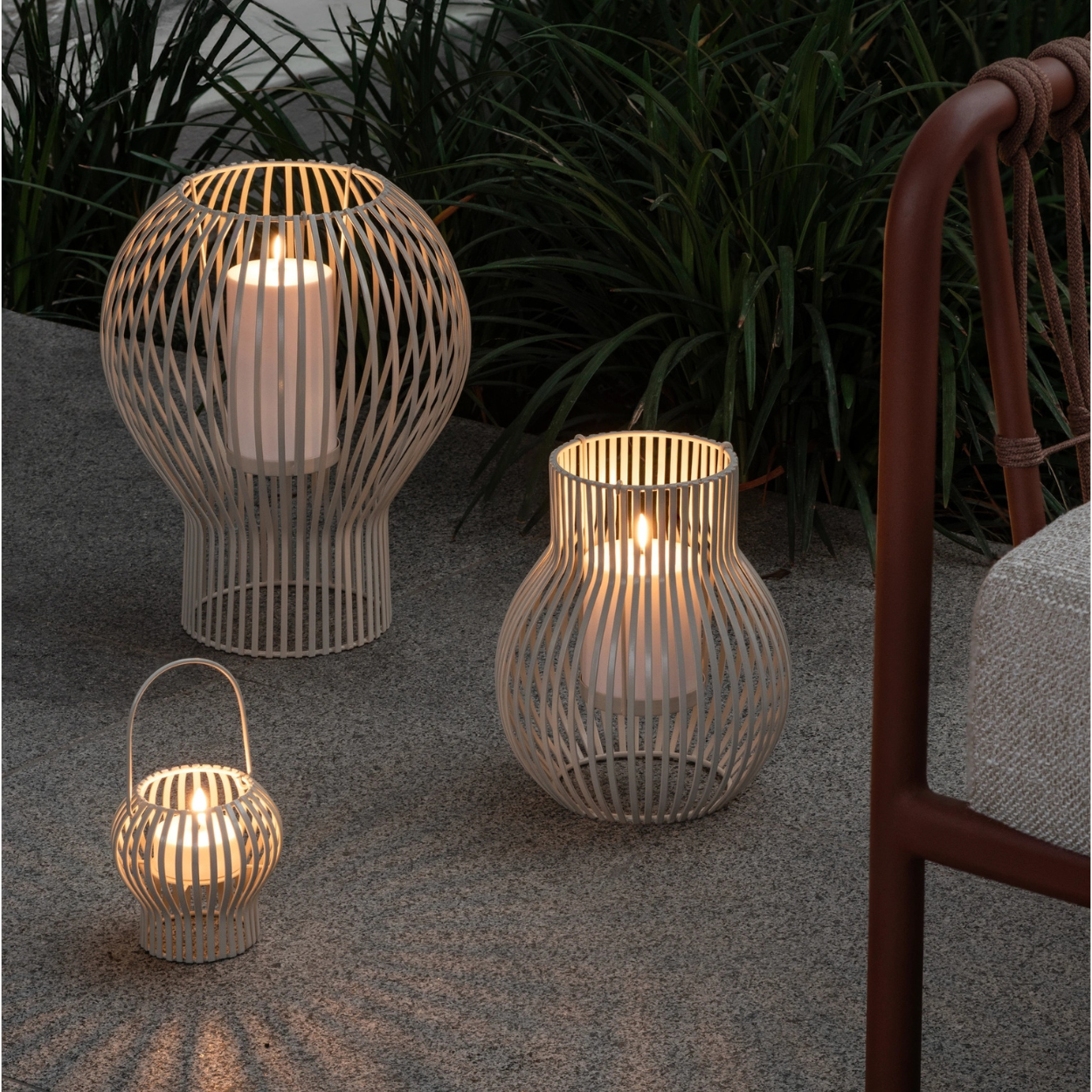 Uyuni UPSIDE DOWN Lantaarn – Outdoor – Medium – Lichtgrijs – 20,5x25,5 cm