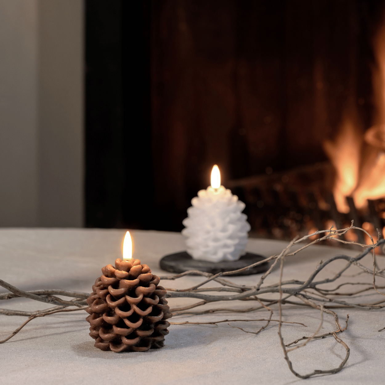 Uyuni Pinecone LED Candle – Nordic White, 7x7 cm