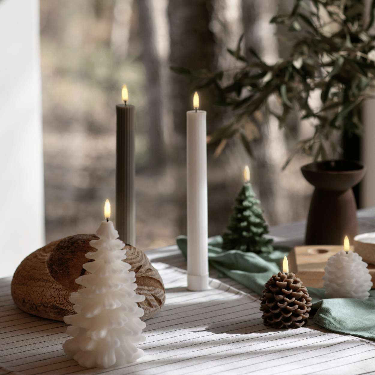 Uyuni Pinecone LED Candle – Nordic White, 7x7 cm