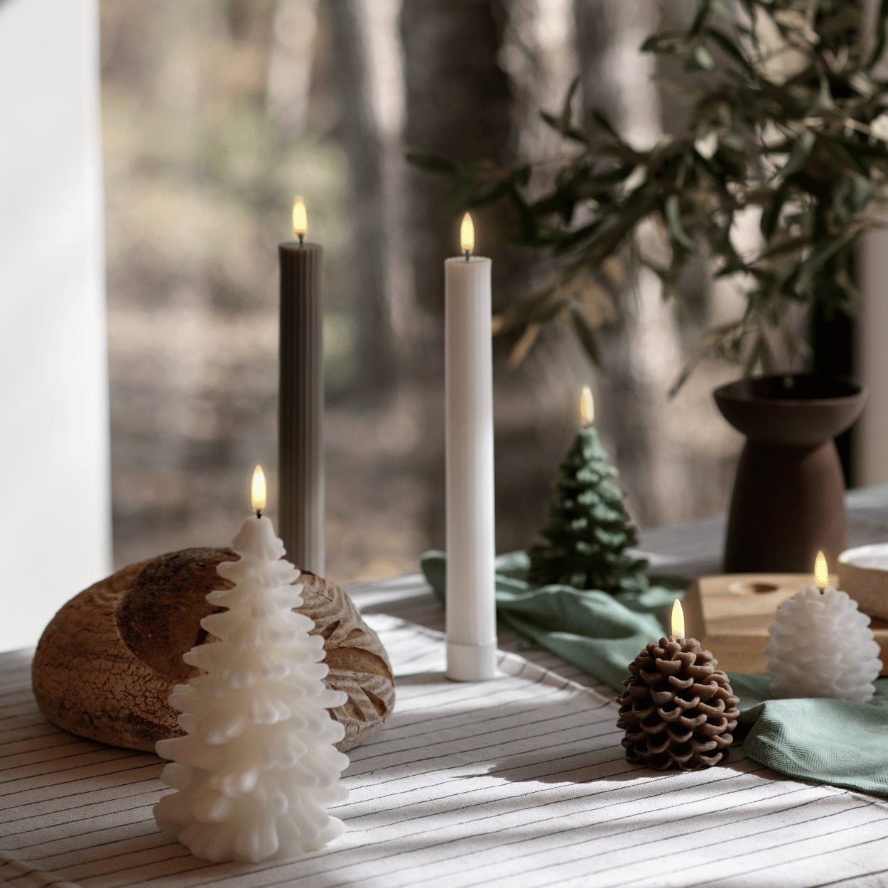 Uyuni Pinecone LED Candle – Brown, 7x7 cm