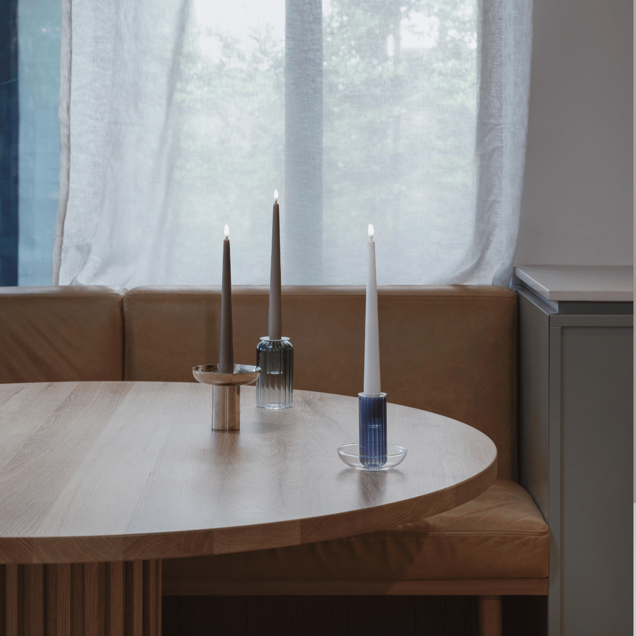 Moods & More LED dinerkaarsen Silk Dark Sand – 2 stuks – 2,3x25 cm