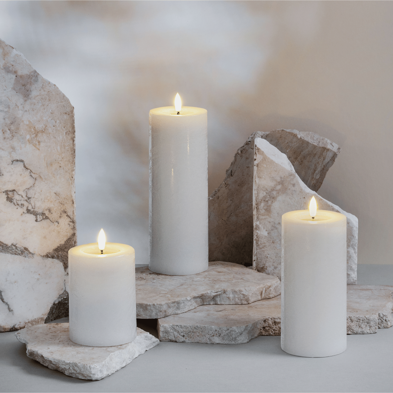 Moods &amp; More 3er-Set LED-Stumpenkerzen – Rock Melting Pool-Effekt – Weiß