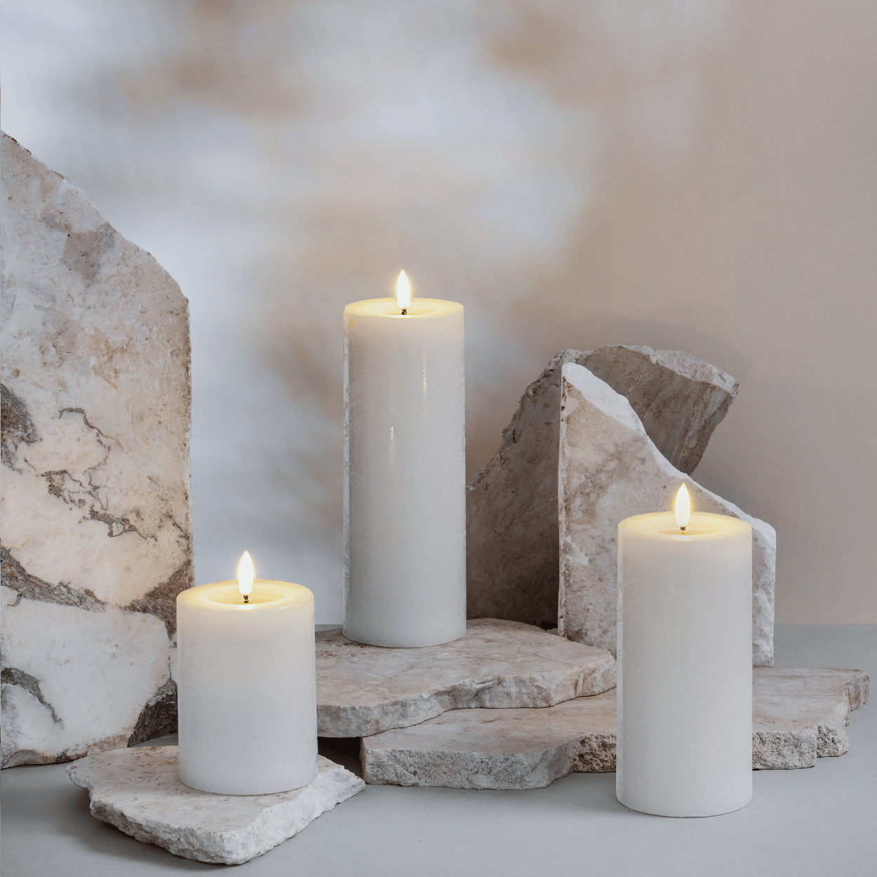 Moods &amp; More 3er-Set LED-Stumpenkerzen – Rock Melting Pool-Effekt – Weiß
