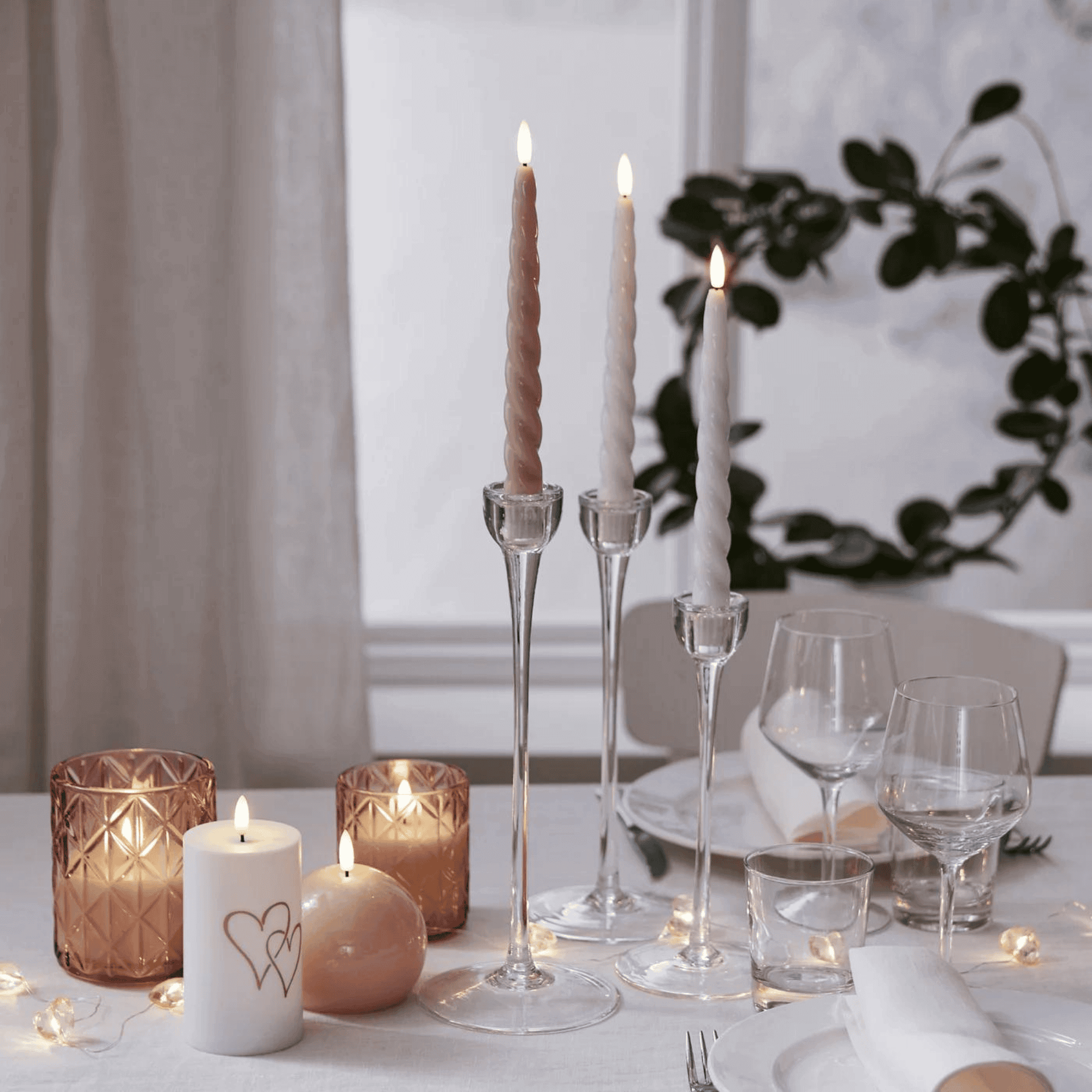 Set van 4 LED Swirl Dinerkaarsen – Roze & Wit | TED Lights