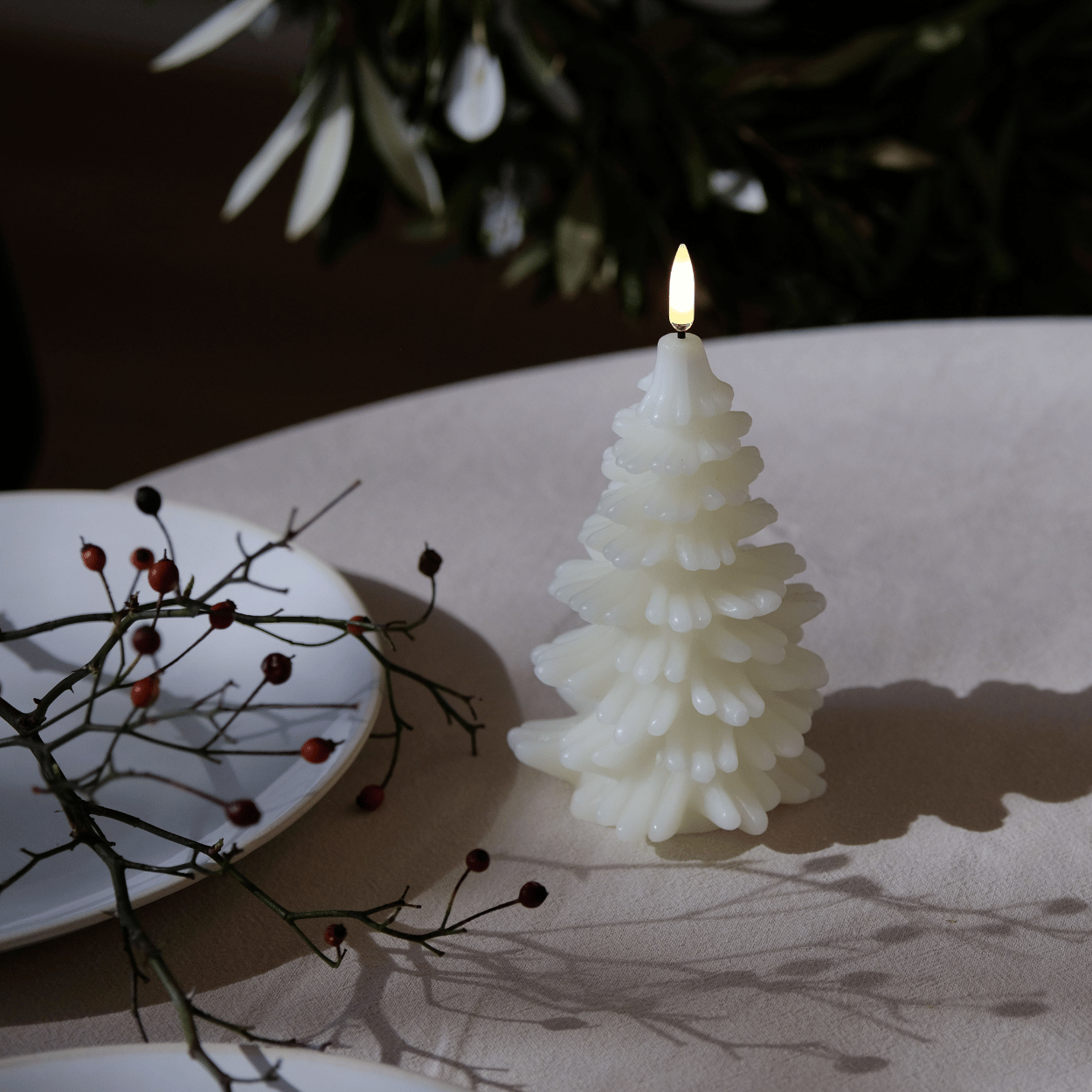 Uyuni LED Christmas tree candle – Nordic White, 9x12 cm