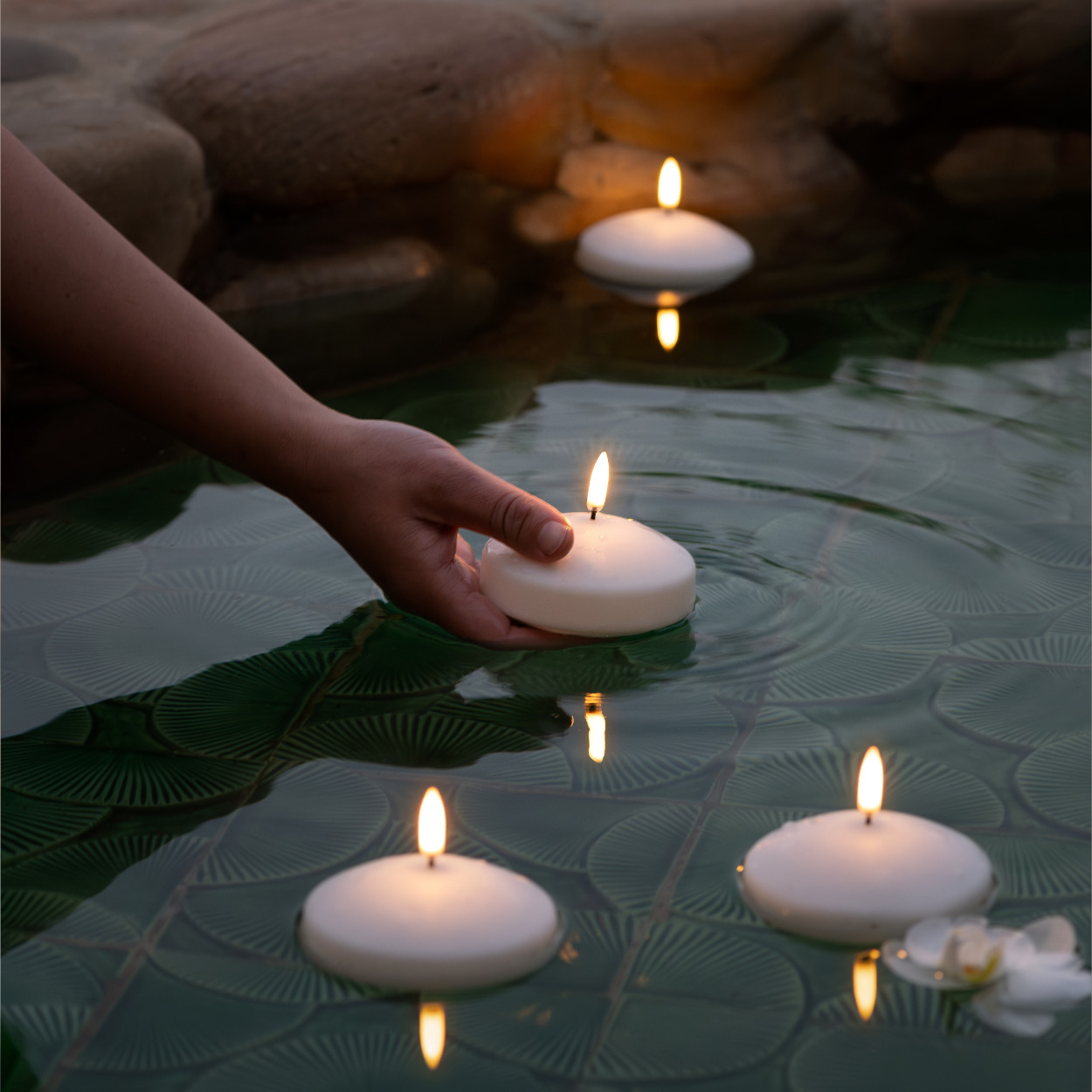 Uyuni LED floating candle – White – 9x4 cm