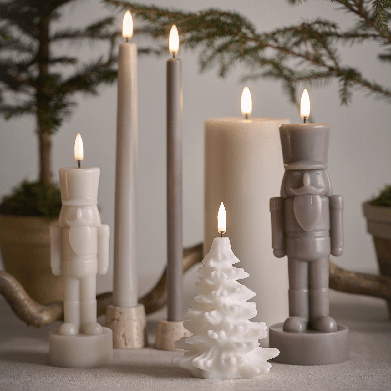 Uyuni LED kaars Nutcracker – Oyster Grey – Glad – 6x16,5 cm
