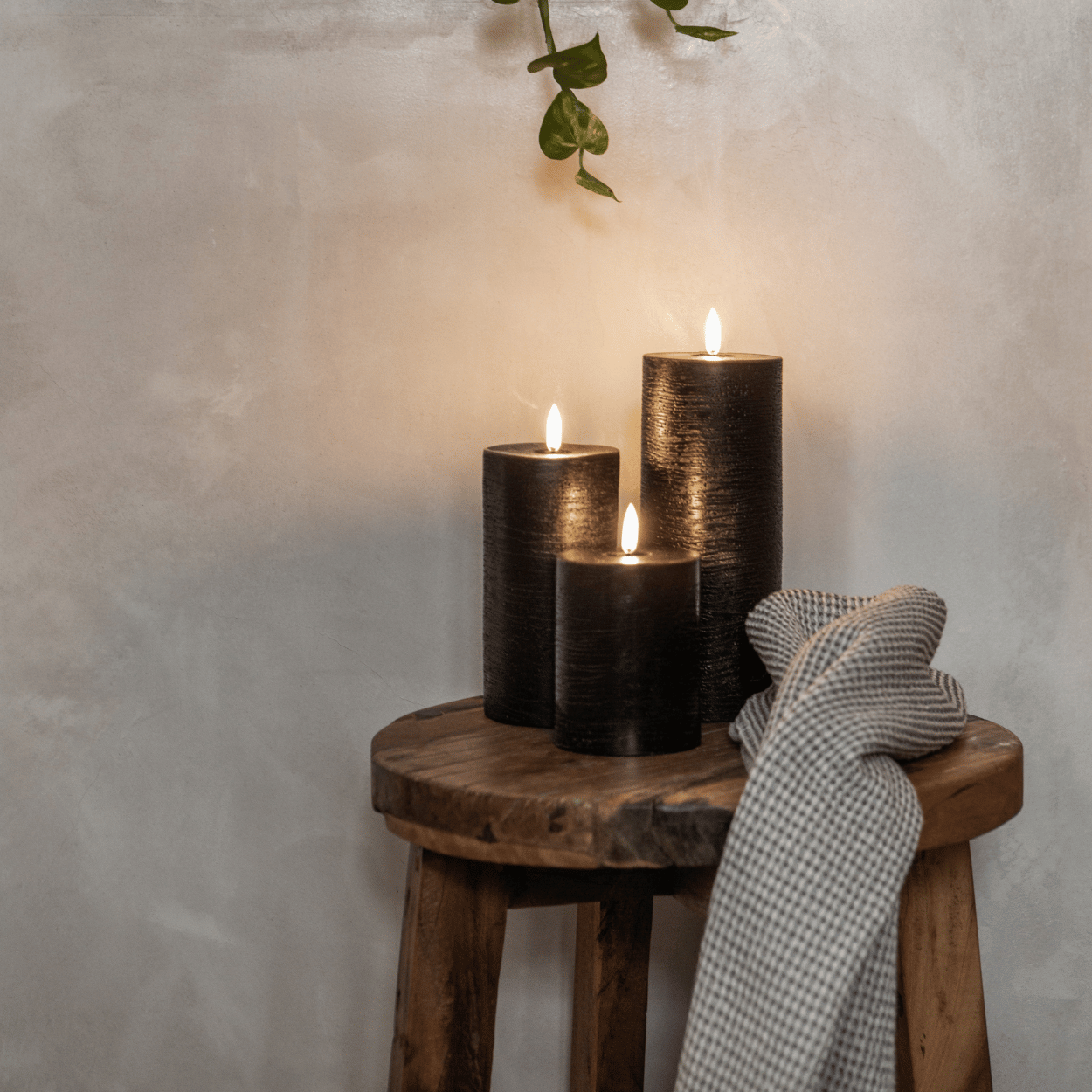 Uyuni Set of 3 LED Pillar Candles Rustic – Forest Black